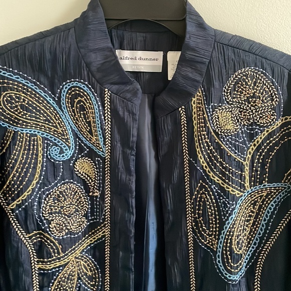 Alfred Dunner navy blue jacket with embroidery accents size 12p - Picture 2 of 11